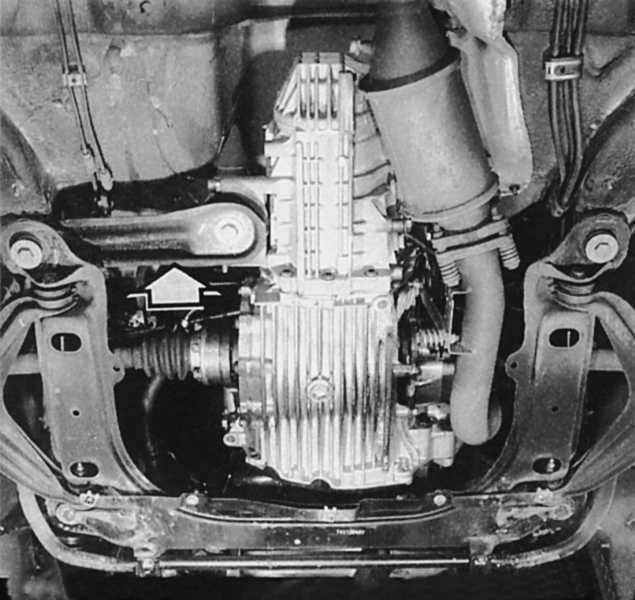  Снятие и установка механической коробки передач (КП) Audi 80