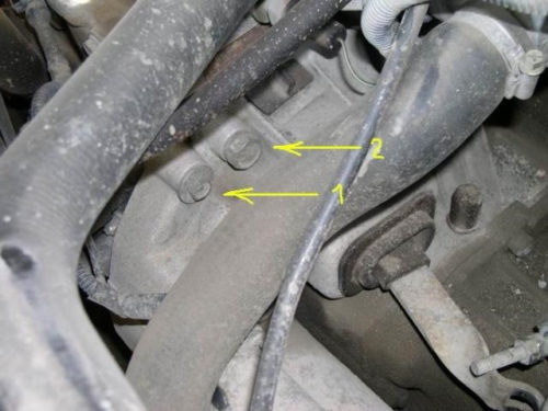 Болты крепления коробки передач к блоку двигателя в автомобиле ВАЗ-2110