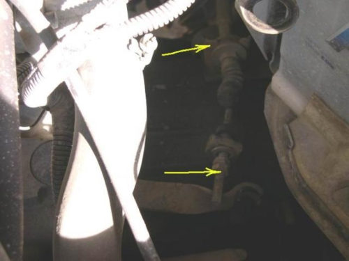Крепление троса сцепления на коробке передач автомобиля ВАЗ-2110