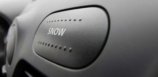 Кнопка Snow в Nissan Almera