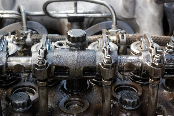Открытый дизельный автомобильный двигатель — стоковое фото