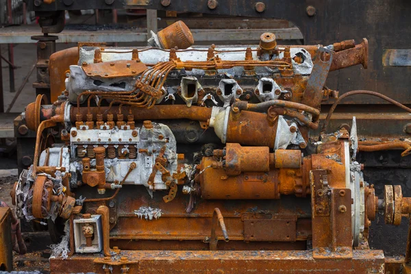 Старые ржавые дизельный двигатель — стоковое фото