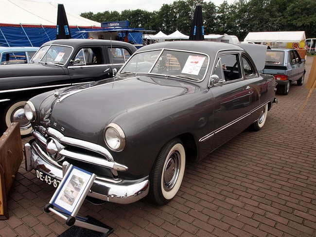 Ford Custom 1947 года