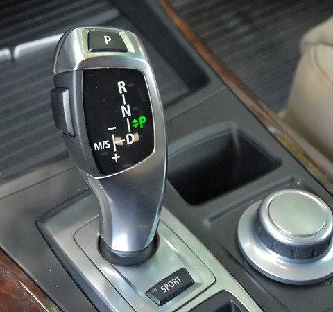 Алюминиевый селектор управления автоматической трансмиссией BMW X5.