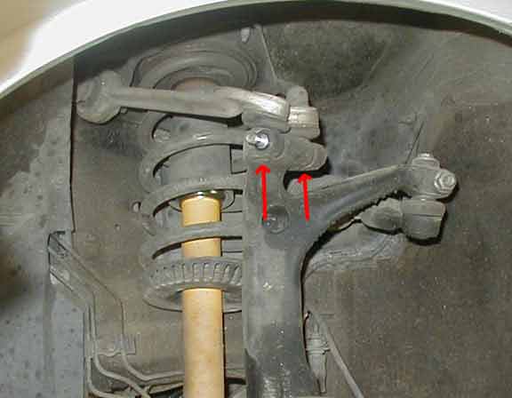 Проблемой стука в руле может быть в амортизаторах или болтах /