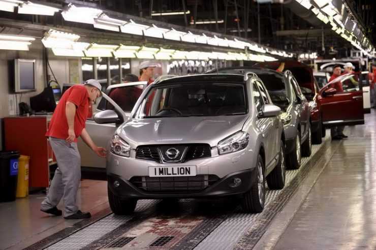 Проверка качества сборки на заводе Nissan Qashqai