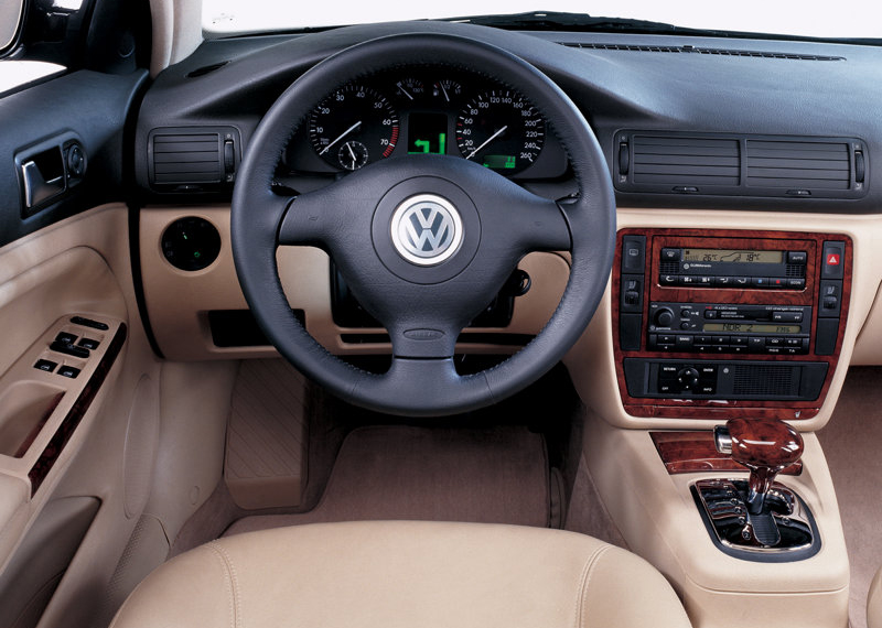 картинки салона Volkswagen Passat B5 1996 года