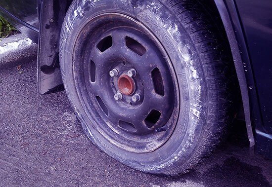 Ремонт бескамерных шин: как и чем заклеить колесо в случае прокола? Бонус: видео о ремонте "бескамерки"