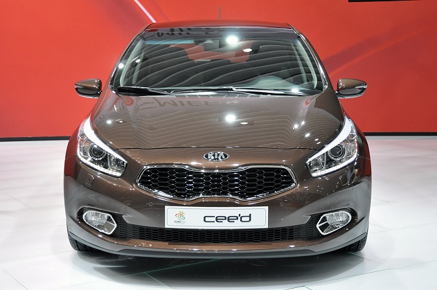 kia-ceed-2013-moshhnye-i-effektivnye-dvigateli-s-shestistupenchatoj-mexanicheskoj-korobkoj-peredach