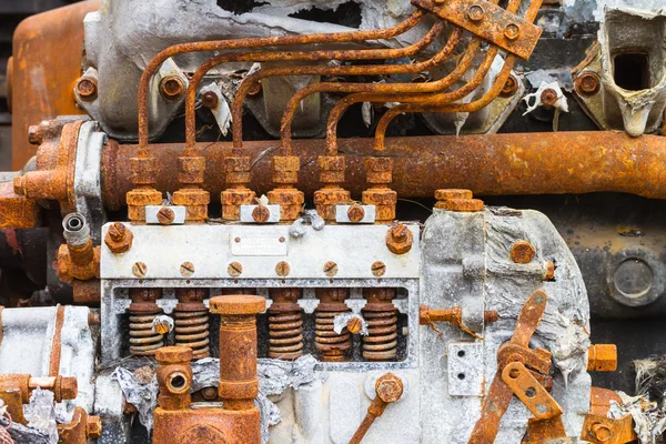 Старый насос впрыска топлива 6 цилиндровый дизельный двигатель — стоковое фото