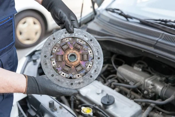 Сцепления диск над двигателя автомобиля — стоковое фото