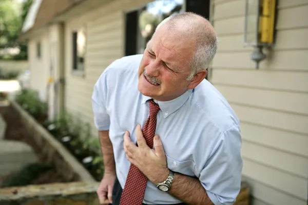 Зрелый человек - сердечный приступ — стоковое фото