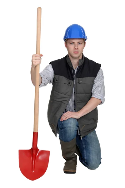 Работник хватаясь лопата — стоковое фото